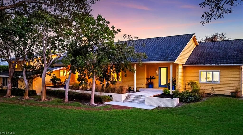 586 Yucca RD NAPLES, FL 34102