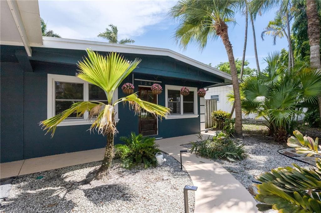 1248 Frank Whiteman BLVD NAPLES, FL 34103