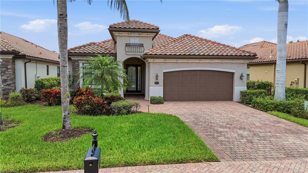 3054 Aviamar CIR NAPLES, FL 34114