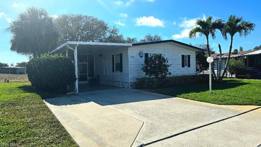537 Charlemagne BLVD NAPLES, FL 34112
