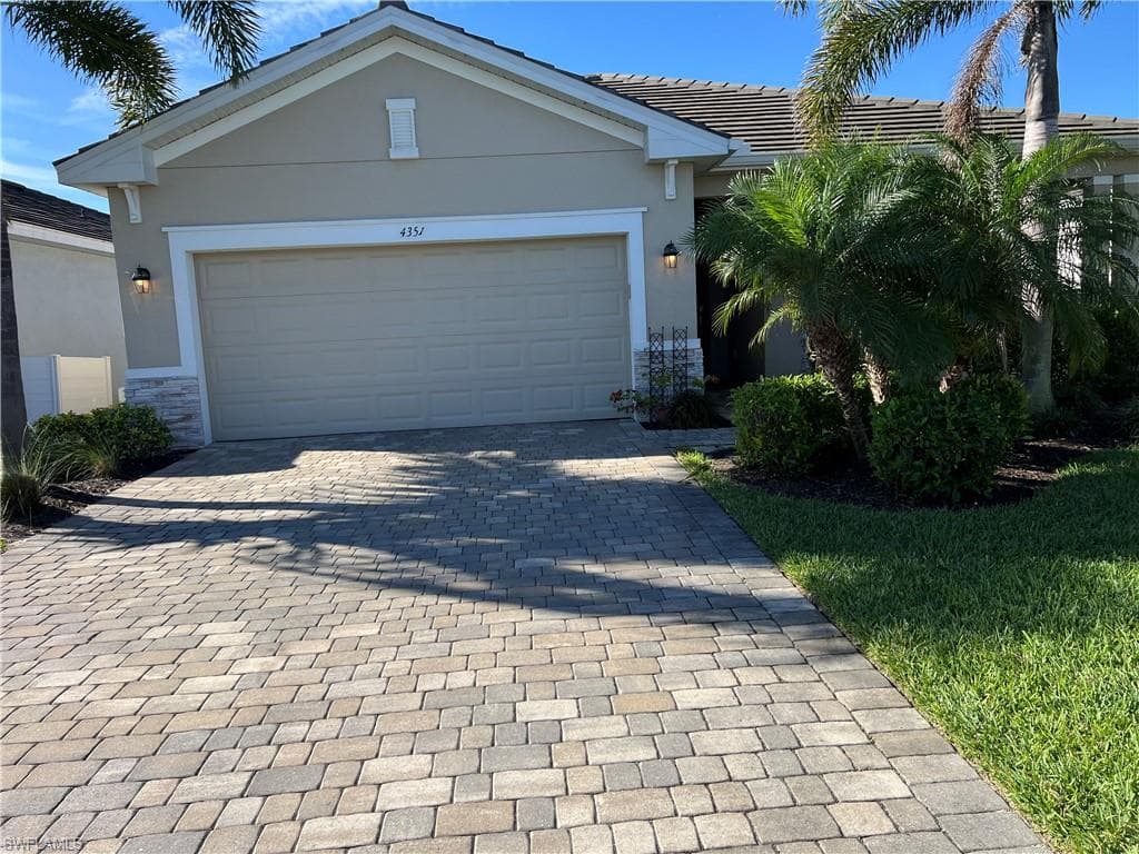 4351 Bluegrass DR FORT MYERS, FL 33916
