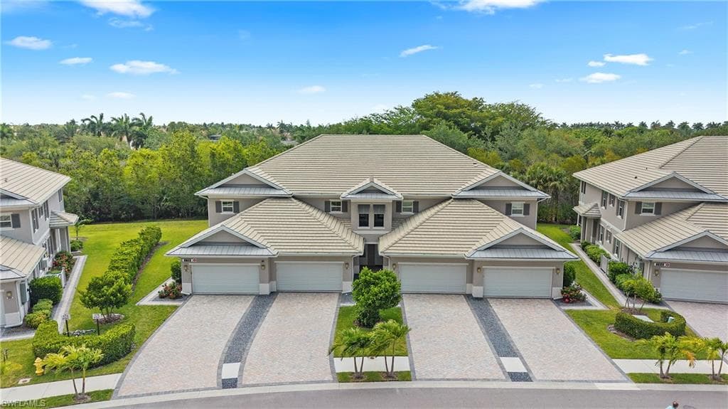 178 Indies DR E 201 NAPLES, FL 34114