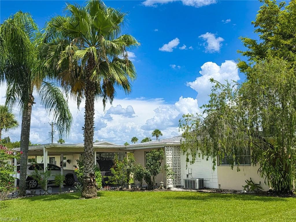 2214 Gladiola DR LEHIGH ACRES, FL 33936