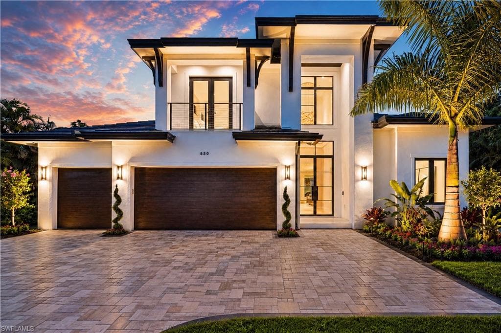 850 10th ST N NAPLES, FL 34102