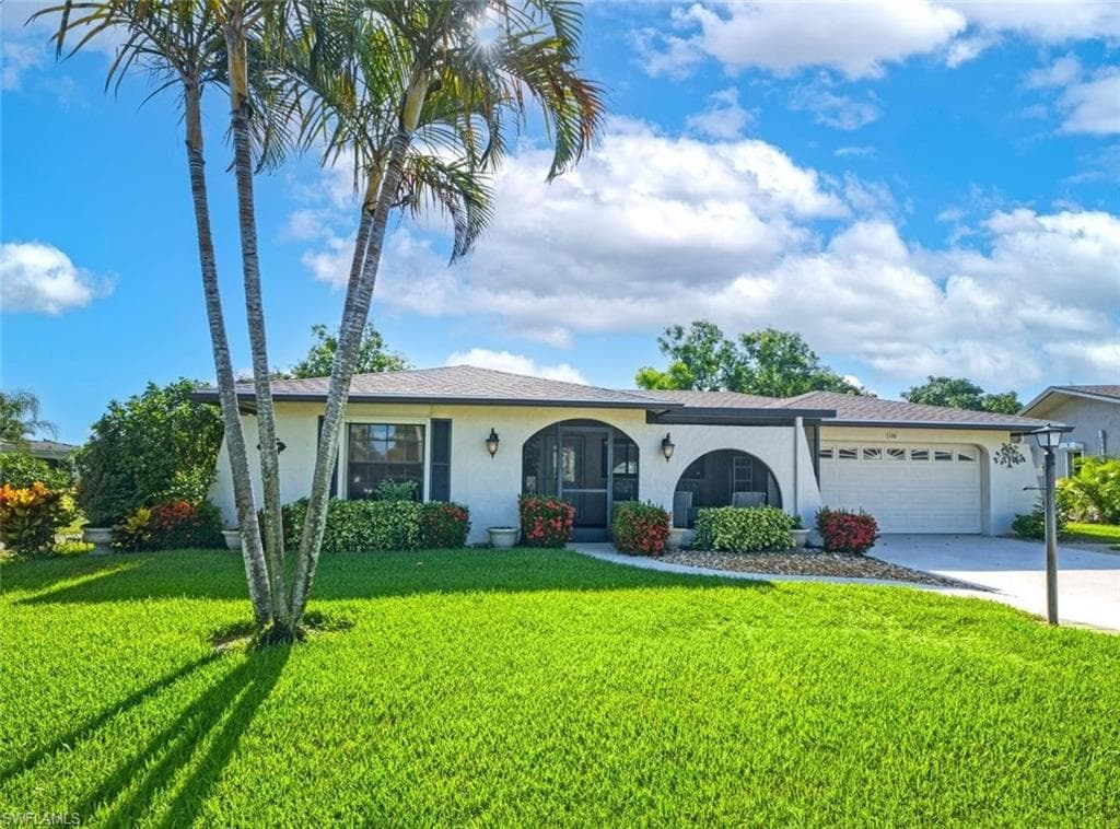 120 Fleur De Lis LN NAPLES, FL 34112