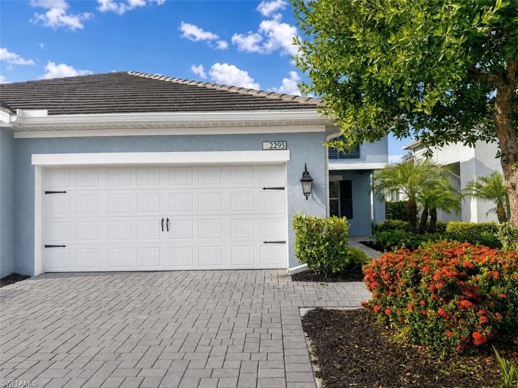 2295 Marquesa CIR NAPLES, FL 34112