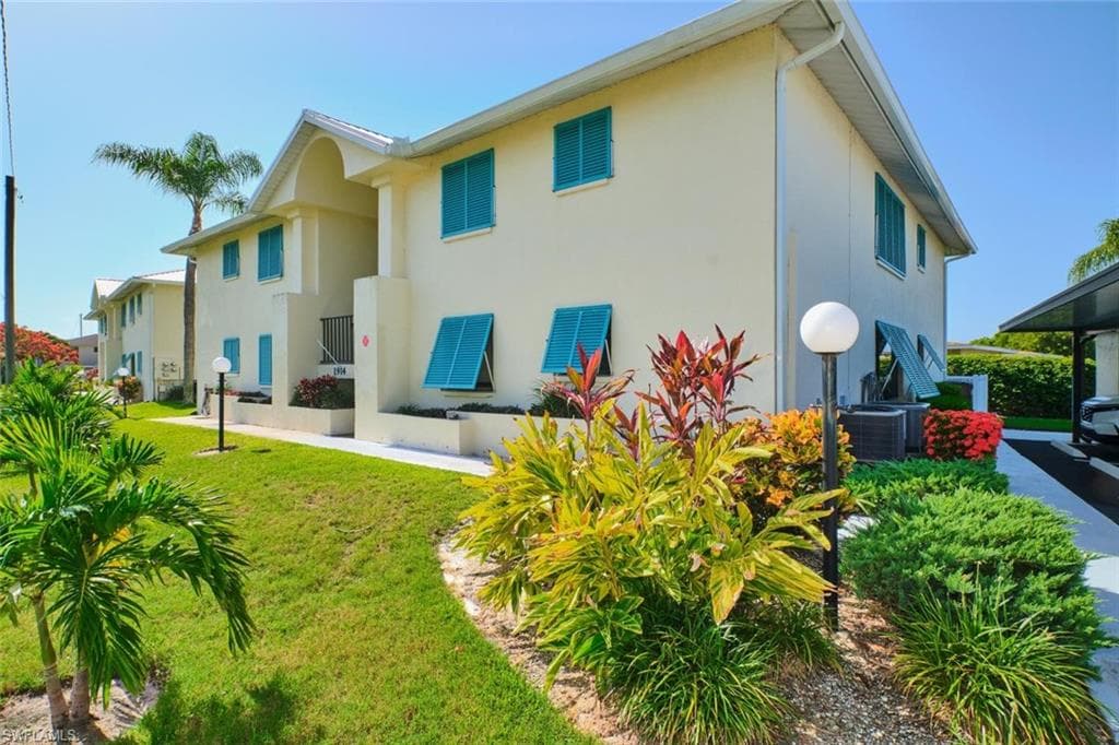 1914 SE 40th TER 105 CAPE CORAL, FL 33904