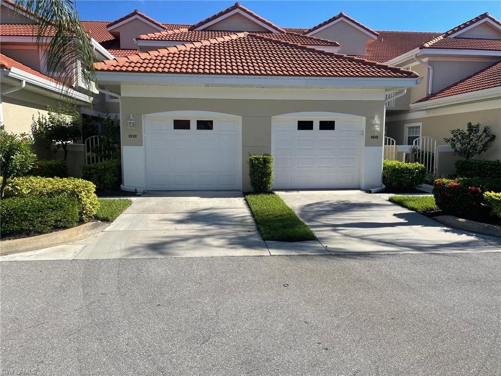 5135 Cobble Creek CT 102 NAPLES, FL 34110