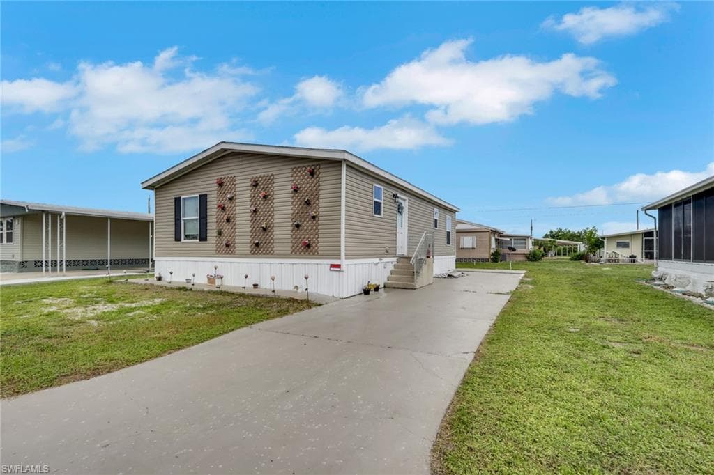 372 Santa Fe TRL NORTH FORT MYERS, FL 33917
