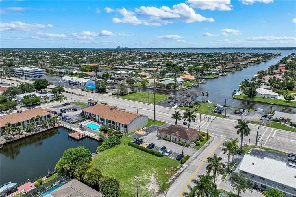1523 SE 36th TER CAPE CORAL, FL 33904