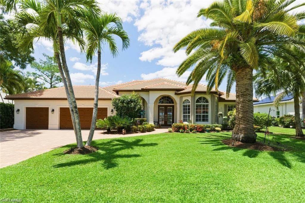 2076 Imperial CIR NAPLES, FL 34110