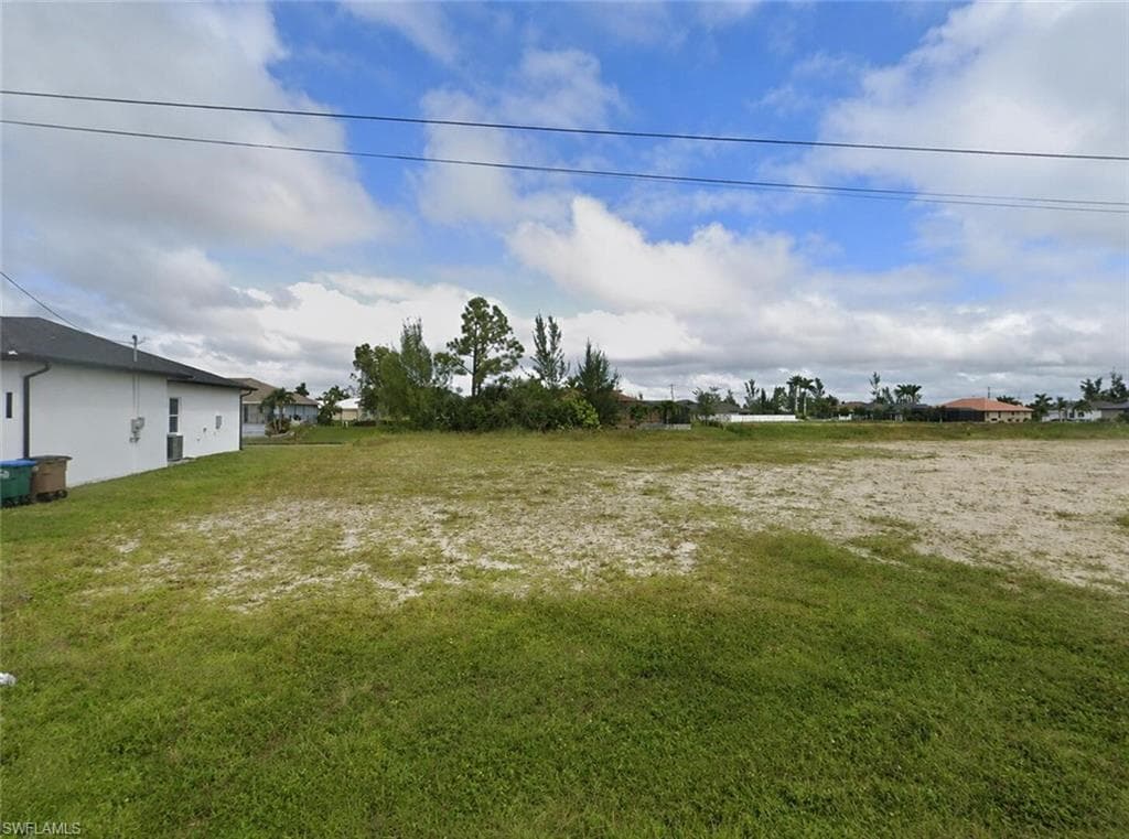 439 22nd TER CAPE CORAL, FL 33991