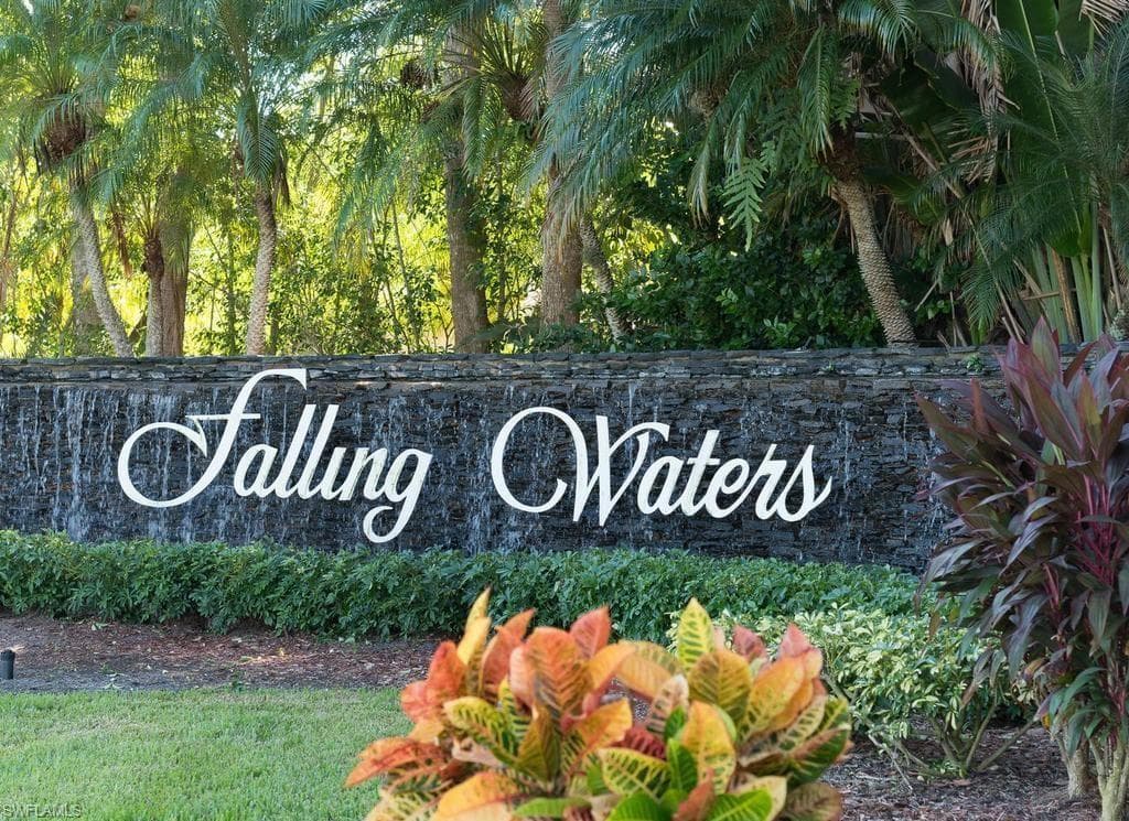 2462 Hidden Lake DR 208 NAPLES, FL 34112