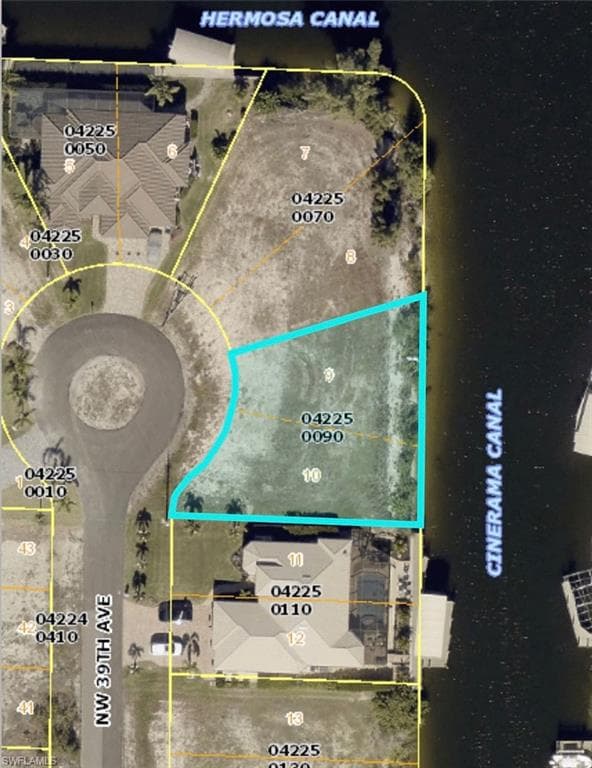 913 NW 39th AVE CAPE CORAL, FL 33993