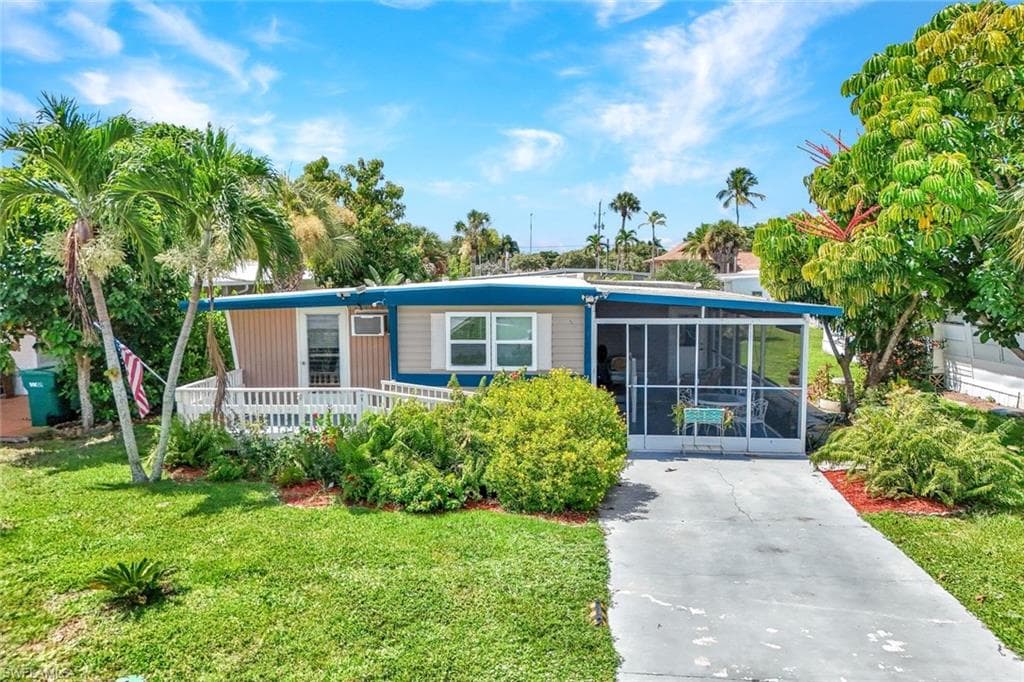 522 Menton LN NAPLES, FL 34112