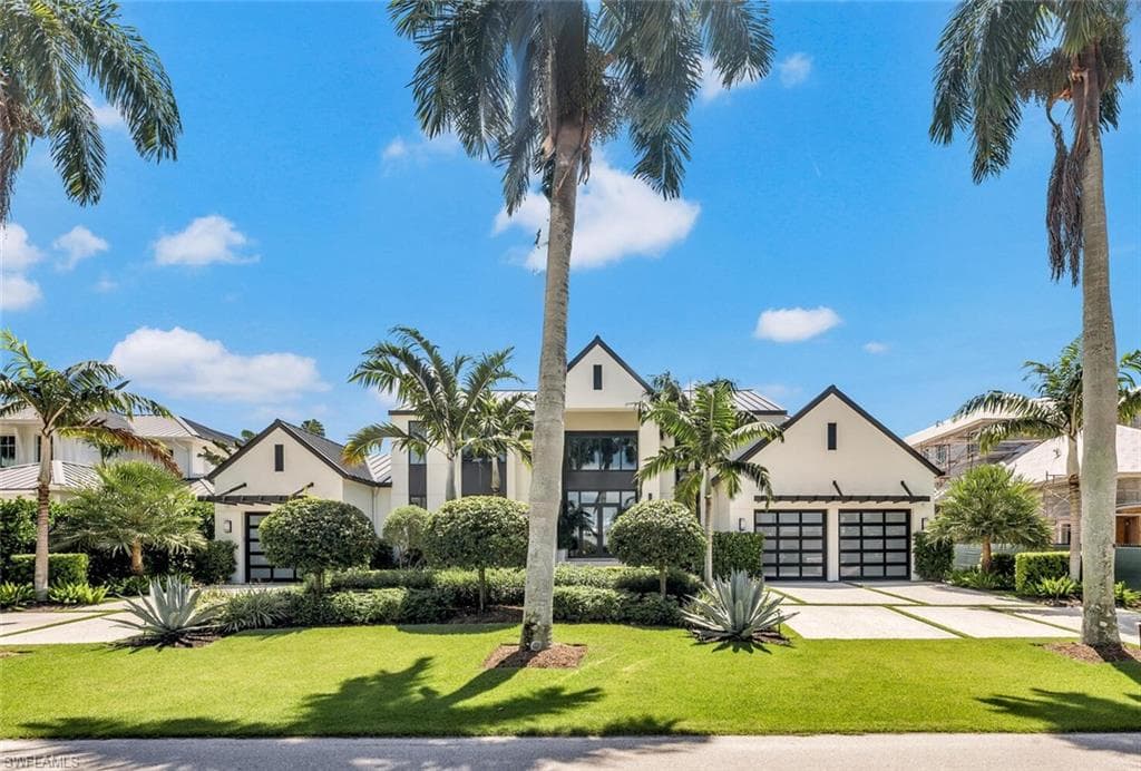 556 17th AVE S NAPLES, FL 34102