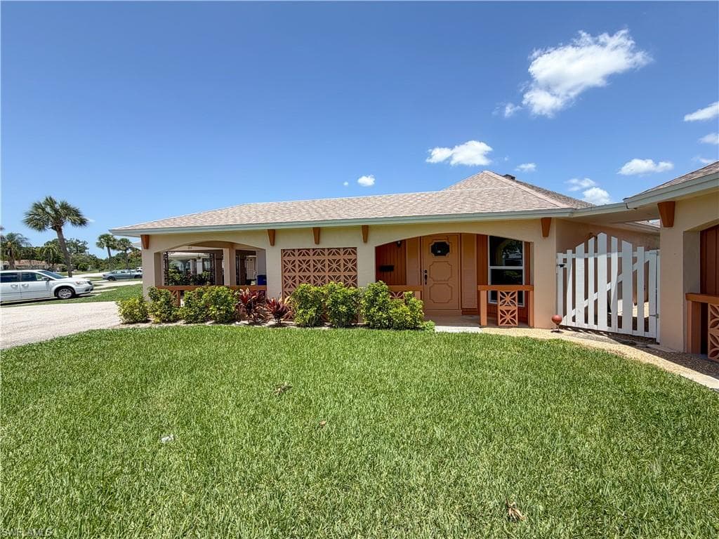 323 Dania ST LEHIGH ACRES, FL 33936
