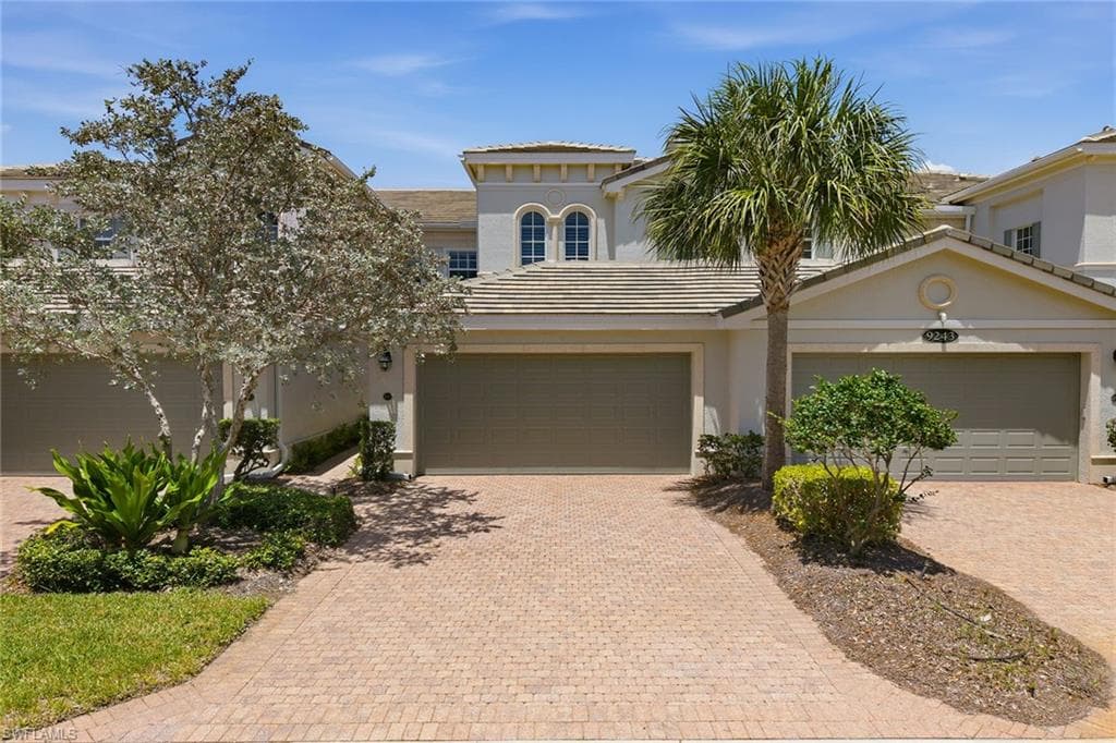9243 Tesoro LN 103 NAPLES, FL 34114