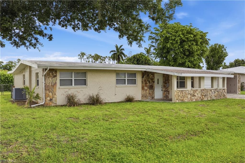2249 Ephraim AVE FORT MYERS, FL 33907