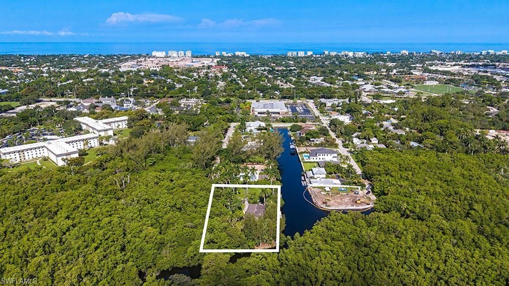 1551 Bembury DR NAPLES, FL 34102