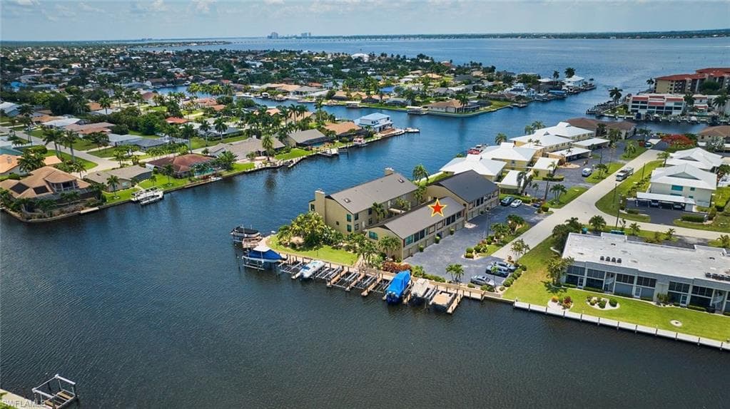 1905 SE 40th TER 102 CAPE CORAL, FL 33904