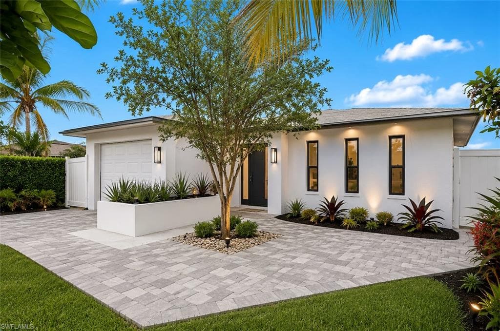 645 101st AVE N NAPLES, FL 34108