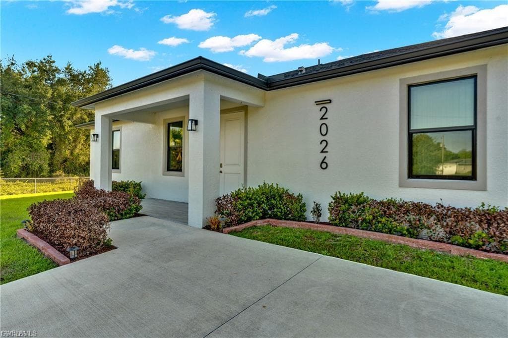 2026 Jeronimo RD LABELLE, FL 33935