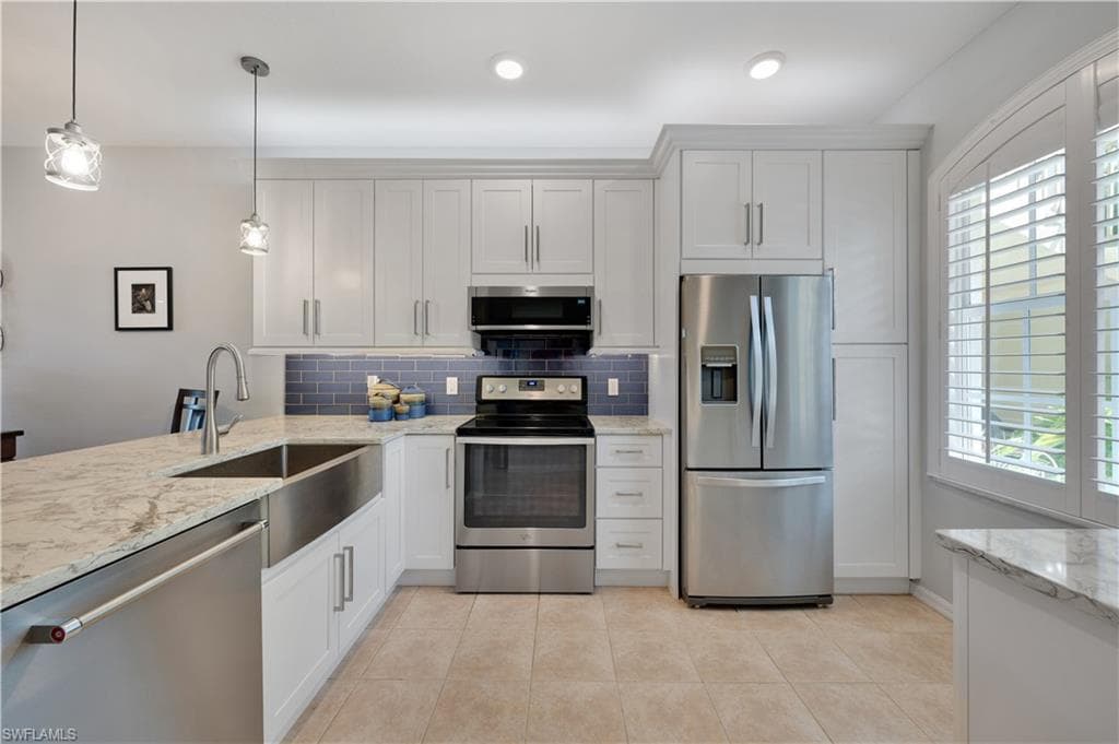 338 Newport DR 1803 NAPLES, FL 34114