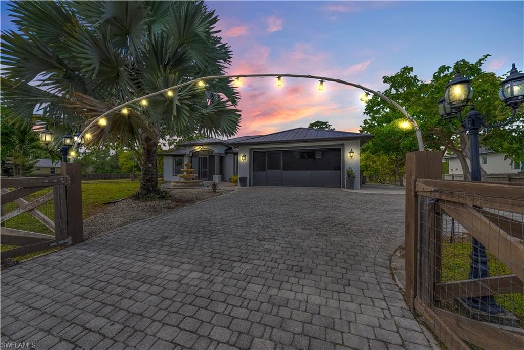 909 Williams AVE LEHIGH ACRES, FL 33972