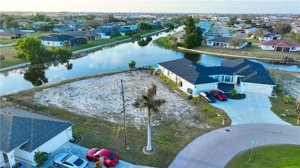 817 SW 8th ST CAPE CORAL, FL 33991