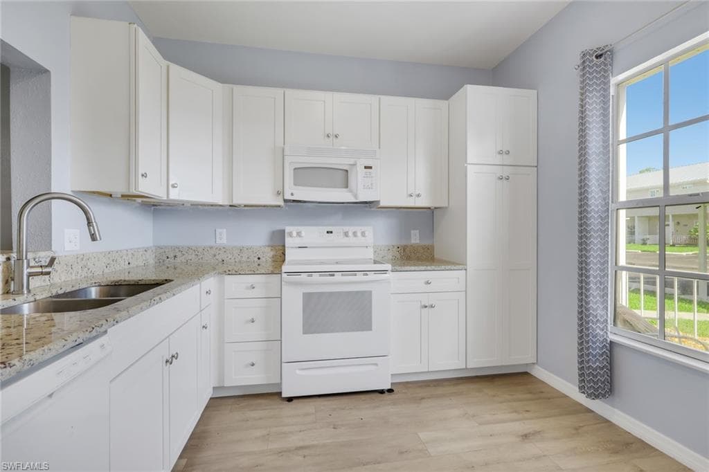 6085 Lake Front DR FORT MYERS, FL 33908