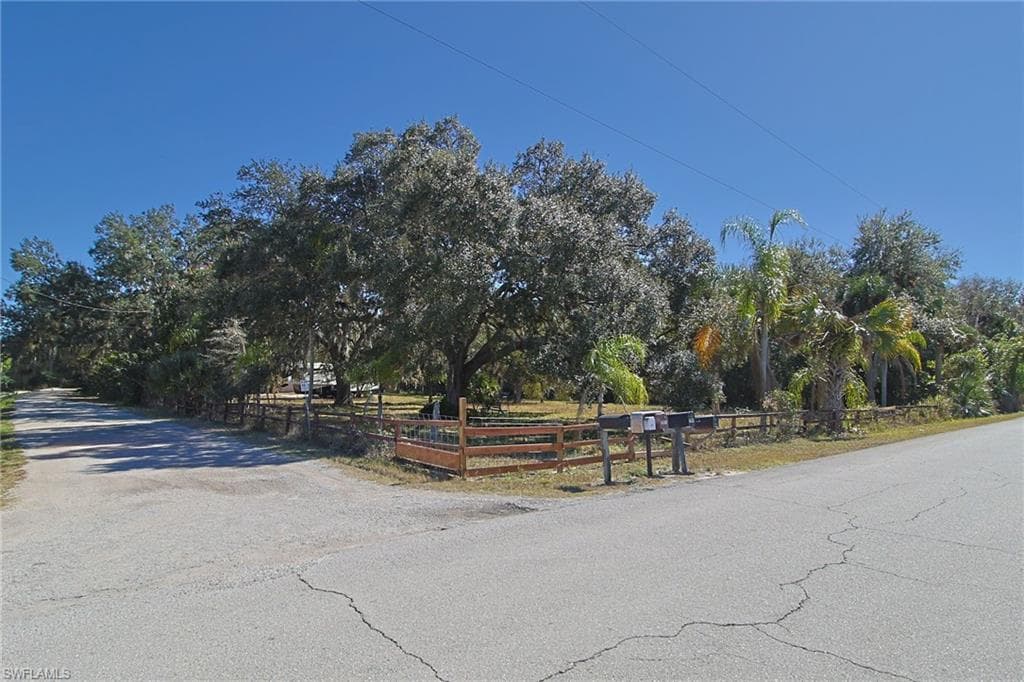 2971 Styles RD ALVA, FL 33920