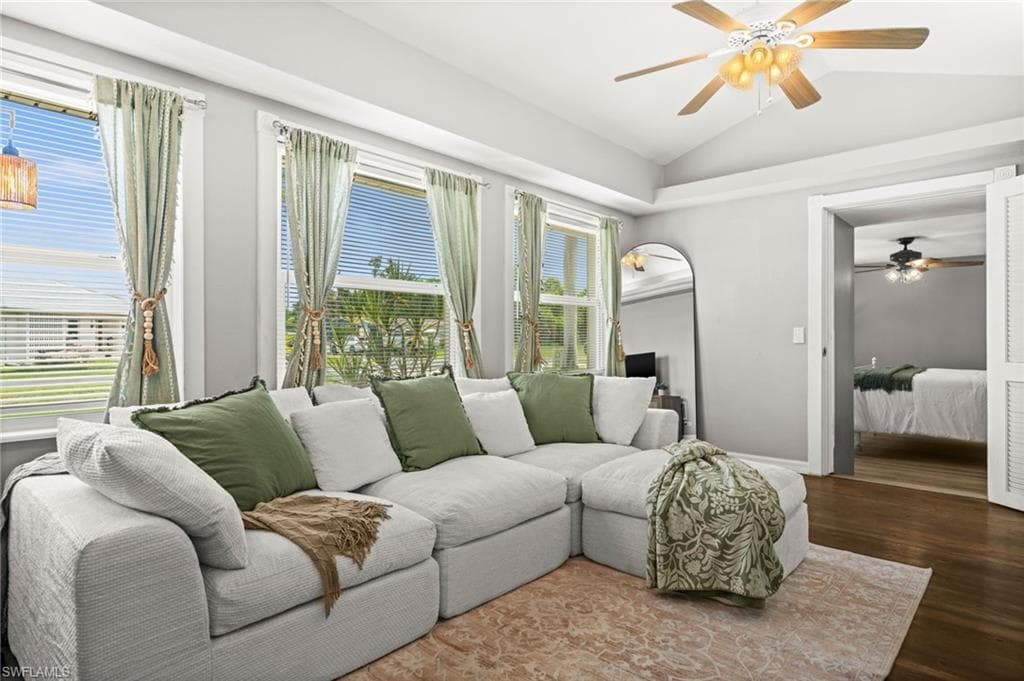 12071 Palm DR FORT MYERS, FL 33908