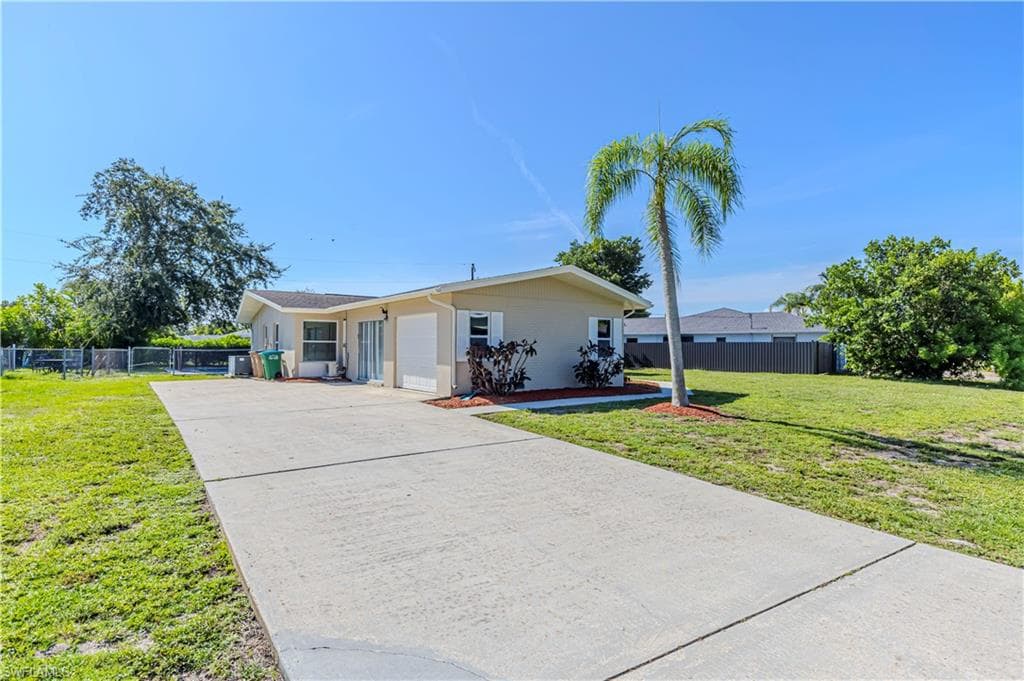 4009 9th CT CAPE CORAL, FL 33904