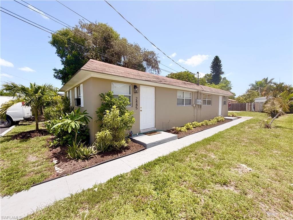 2485 Bayside ST NAPLES, FL 34112