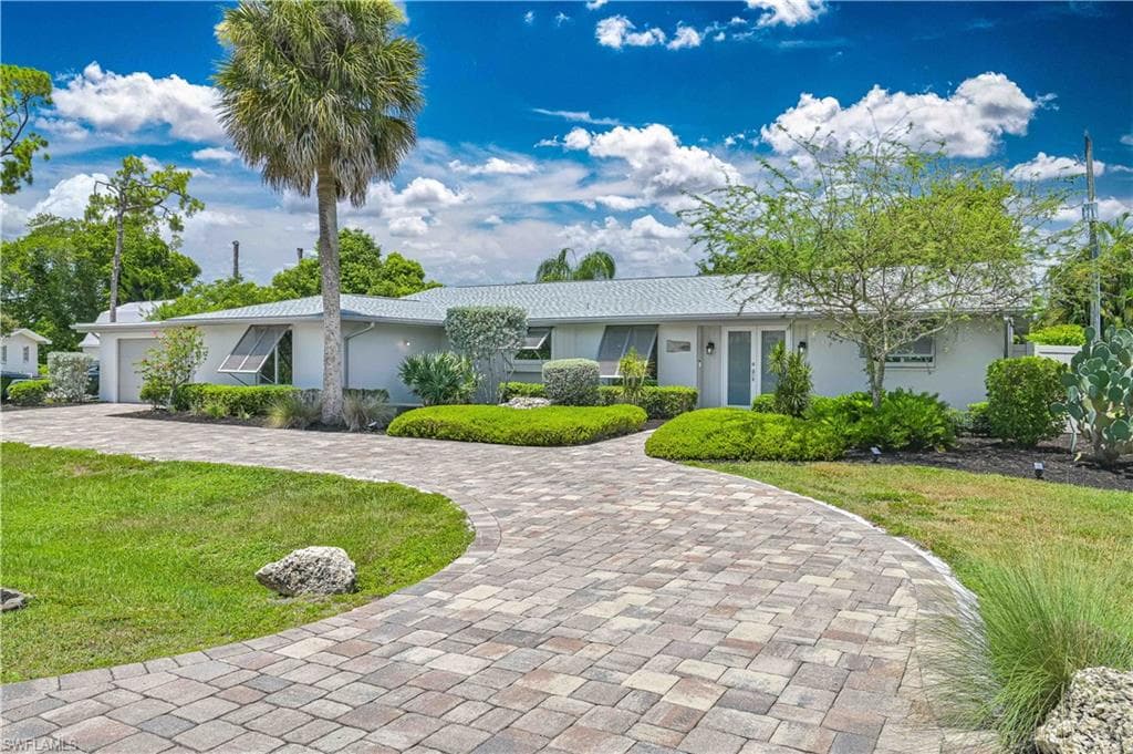 8719 Crest LN FORT MYERS, FL 33907