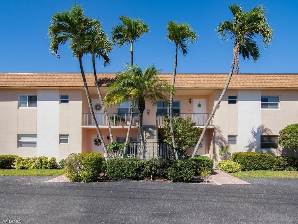 609 Palm View DR 10 NAPLES, FL 34110