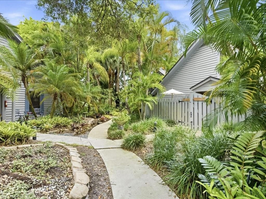 1337 Solana RD NAPLES, FL 34103
