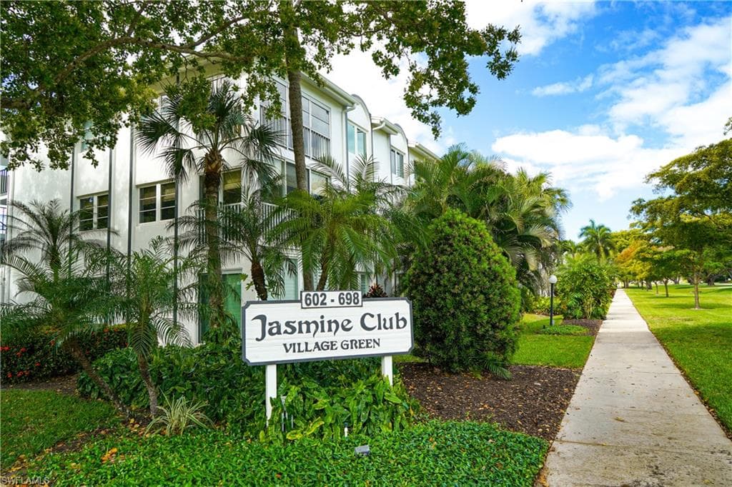 638 Broad AVE S J638 NAPLES, FL 34102