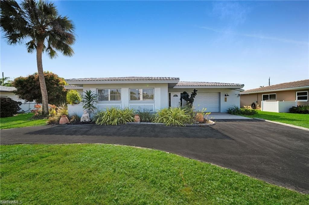 616 El Dorado PKWY E CAPE CORAL, FL 33904
