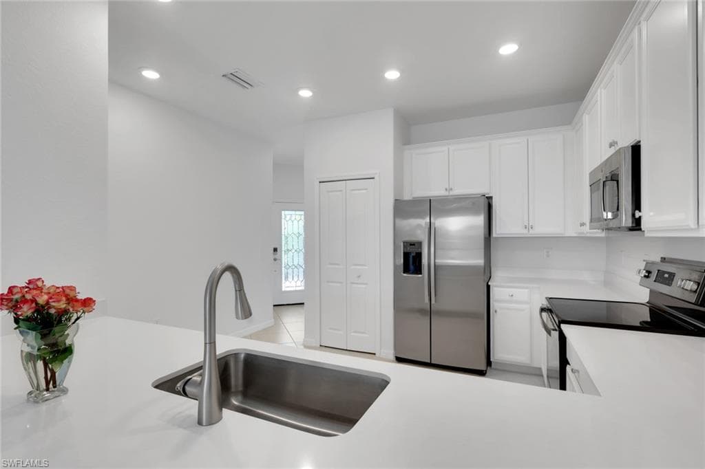 1645 Alameda DR NAPLES, FL 34120