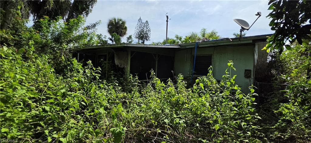 186 Crescent Lake DR NORTH FORT MYERS, FL 33917
