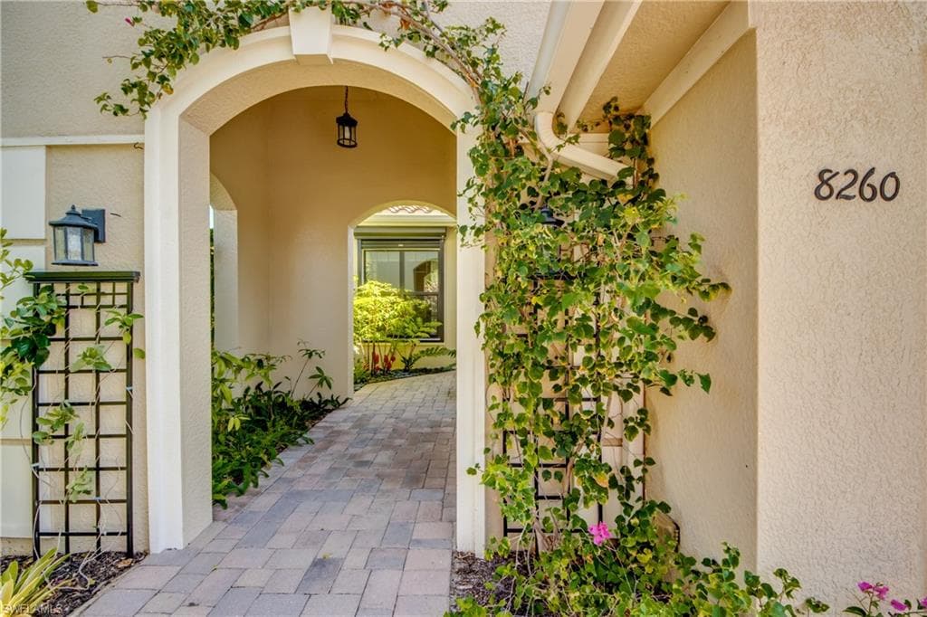 8260 Venetian Pointe DR FORT MYERS, FL 33908