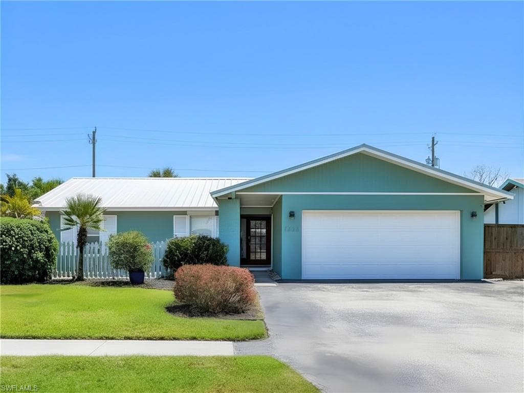 1268 Lake Shore DR NAPLES, FL 34103