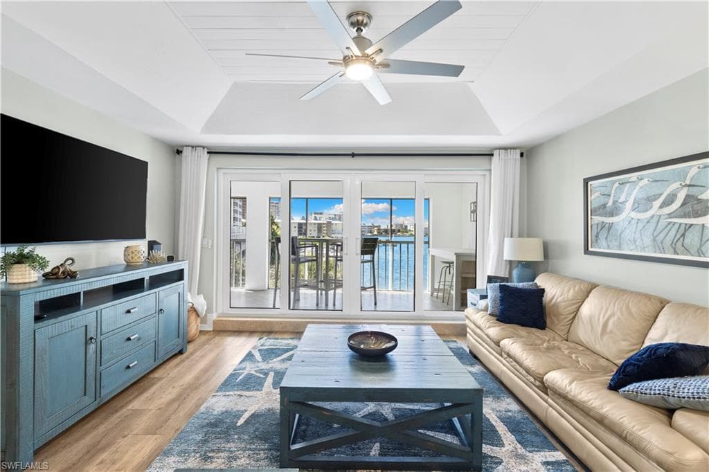 9101 Vanderbilt DR 302 NAPLES, FL 34108