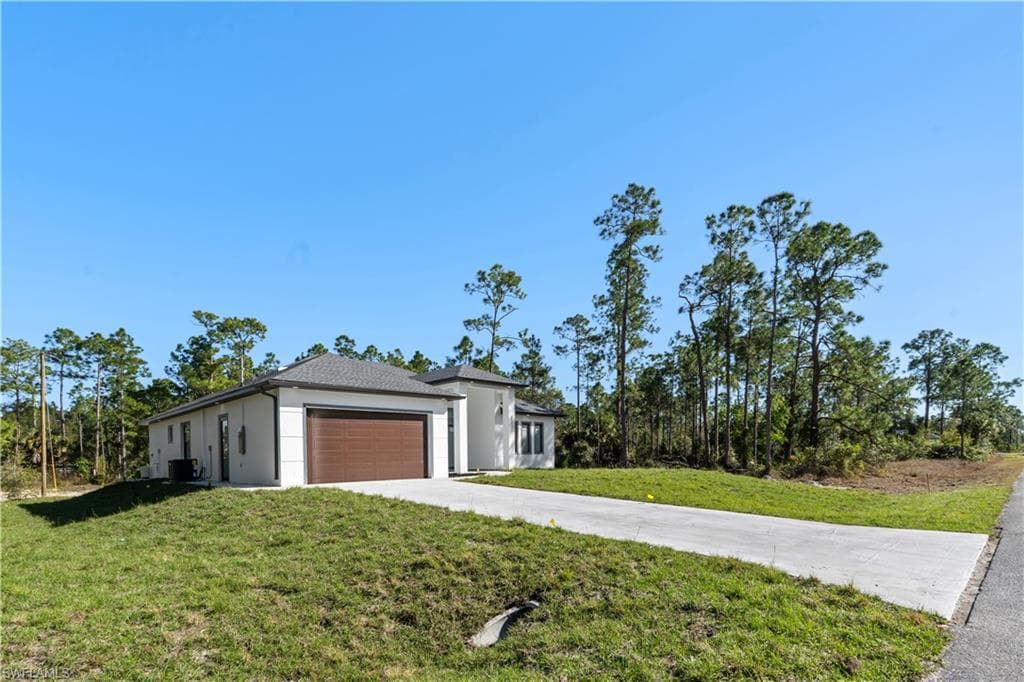 1112 Calvin AVE LEHIGH ACRES, FL 33972
