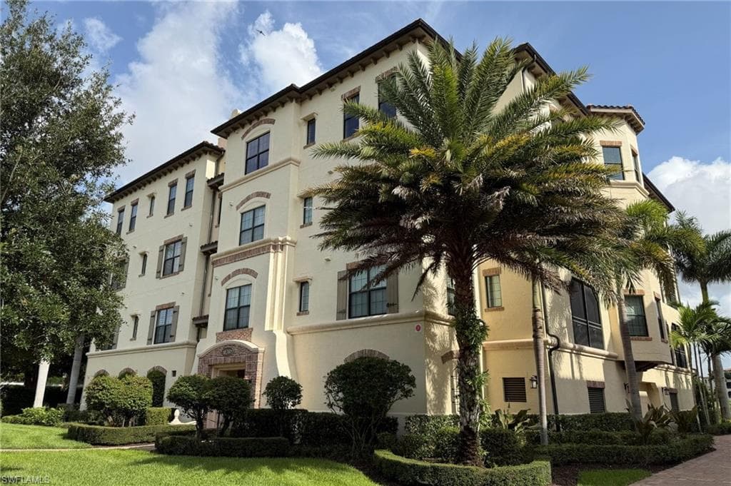 16391 Viansa WAY 302 NAPLES, FL 34110