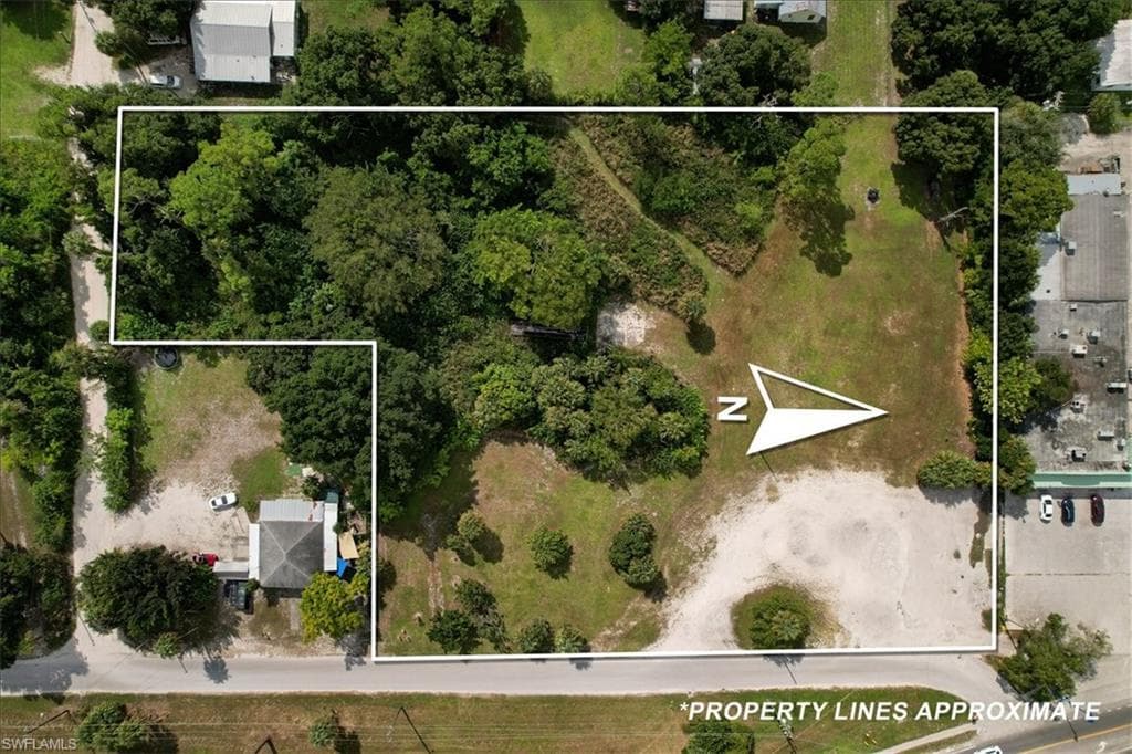 207 N 15th ST IMMOKALEE, FL 34142