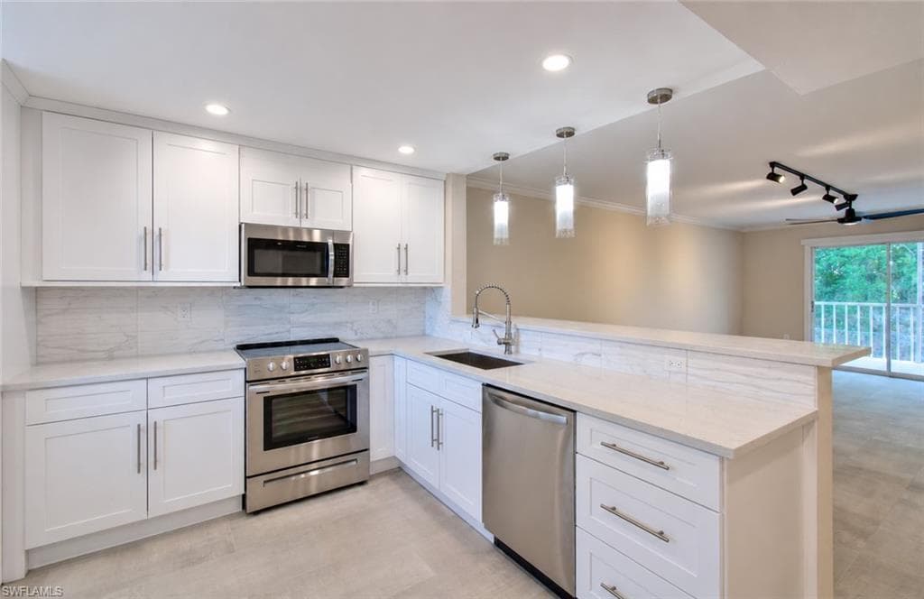 2360 Naples Trace CIR 6 NAPLES, FL 34109
