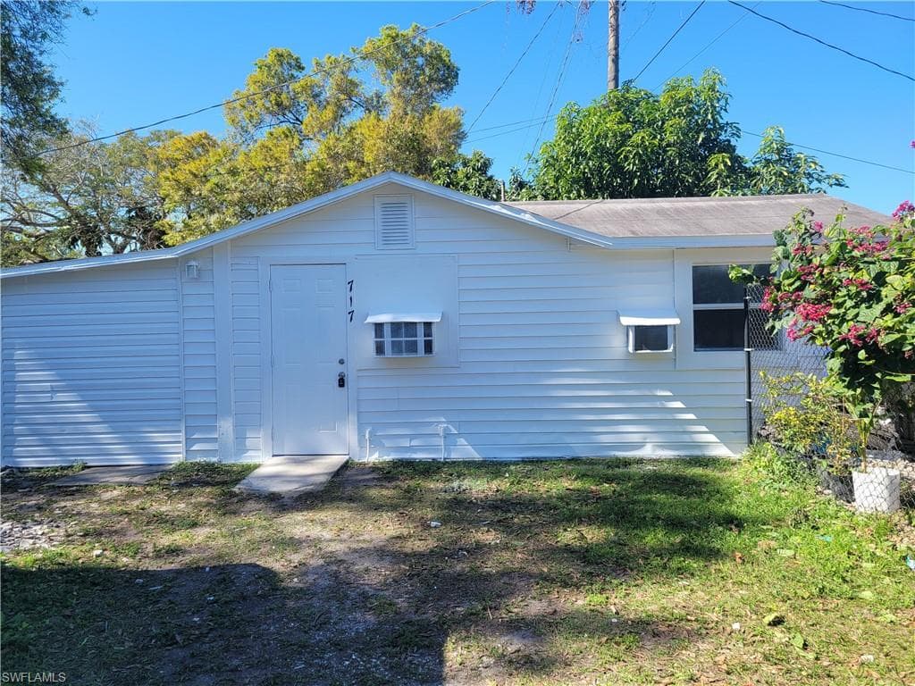 717 burdick AVE FORT MYERS, FL 33905